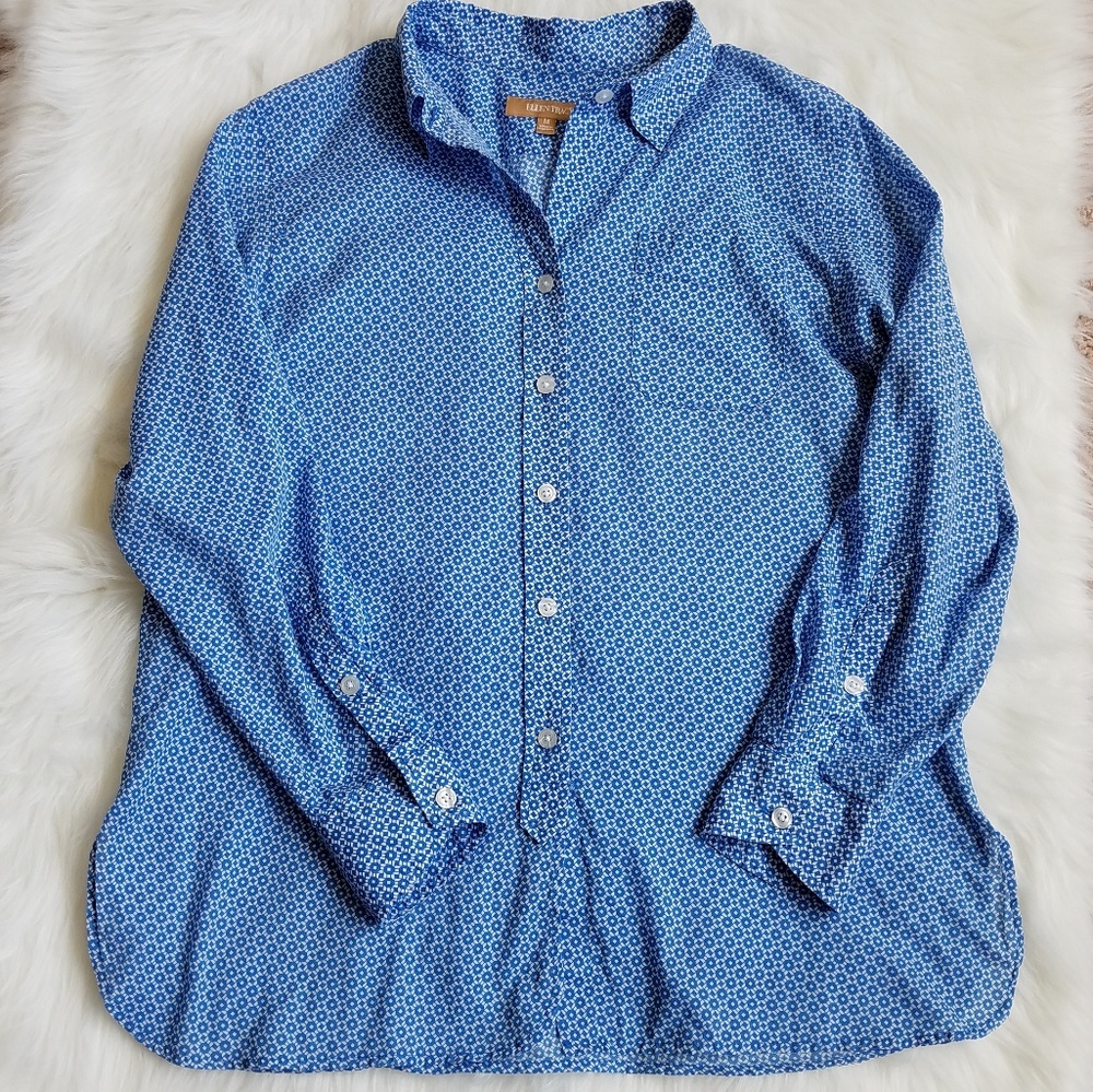 Ellen Tracy Blue White Geometric Print Button Top